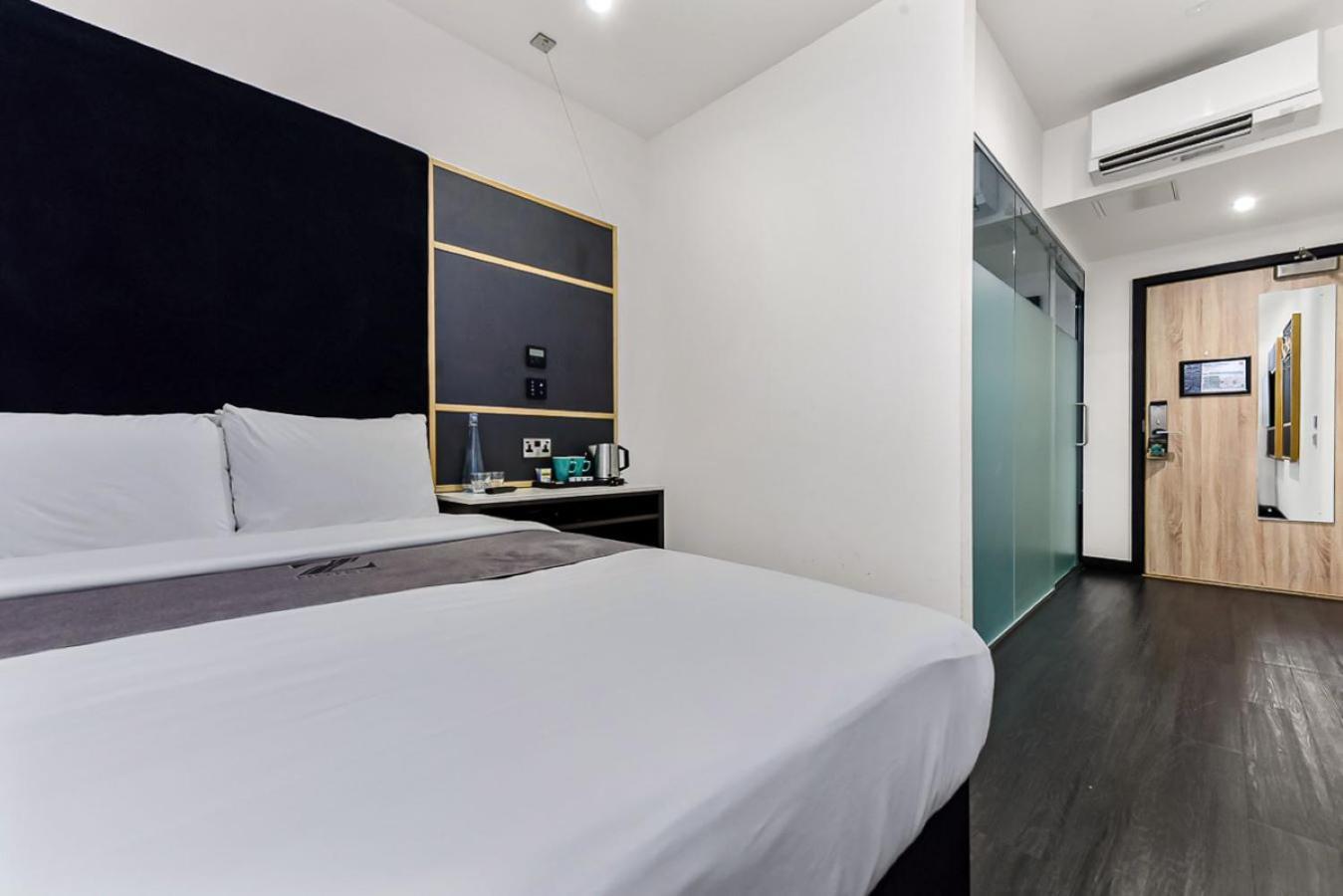 The Z Hotel Strand Лондон Екстер'єр фото
